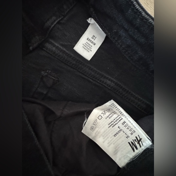 H&M Black Jean Shorts High-Waisted Relaxed Fit 🖤 - Picture 5 of 7